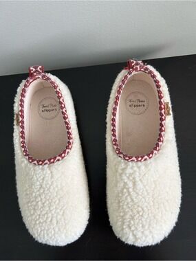 Toni Pons MARTA-SH Faux Sheepskin Cozy Slip-On Slippers with Red Trim, Size 38.